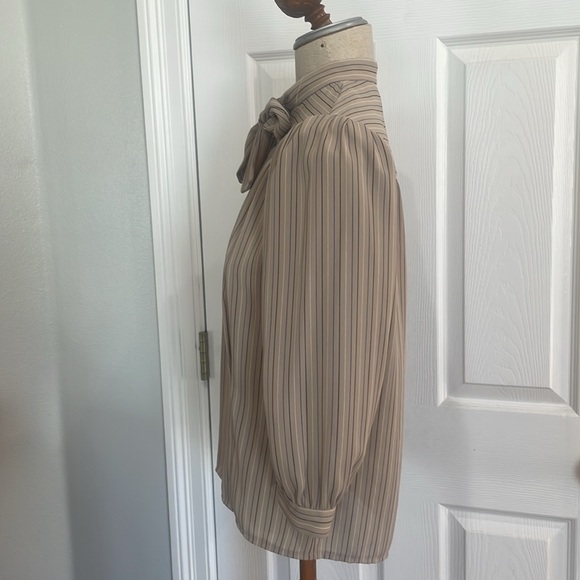 Vintage 80s Josephine button up blouse puffy 3/4 sleeves tie neck bow tan size 6 - Picture 9 of 16